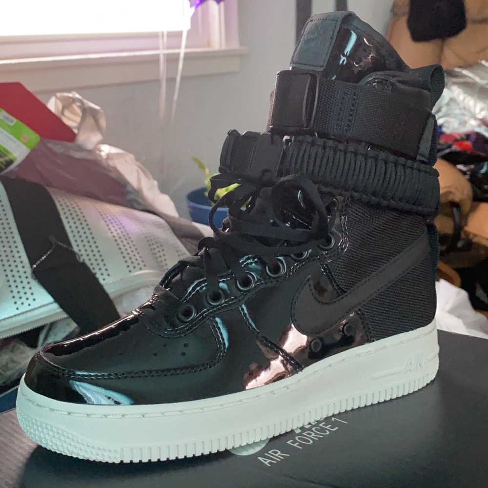 Nike women’s Small 5.5